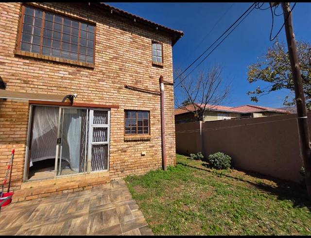 2 BEDROOM APARTMENT FOR SALE IN EIKE PARK